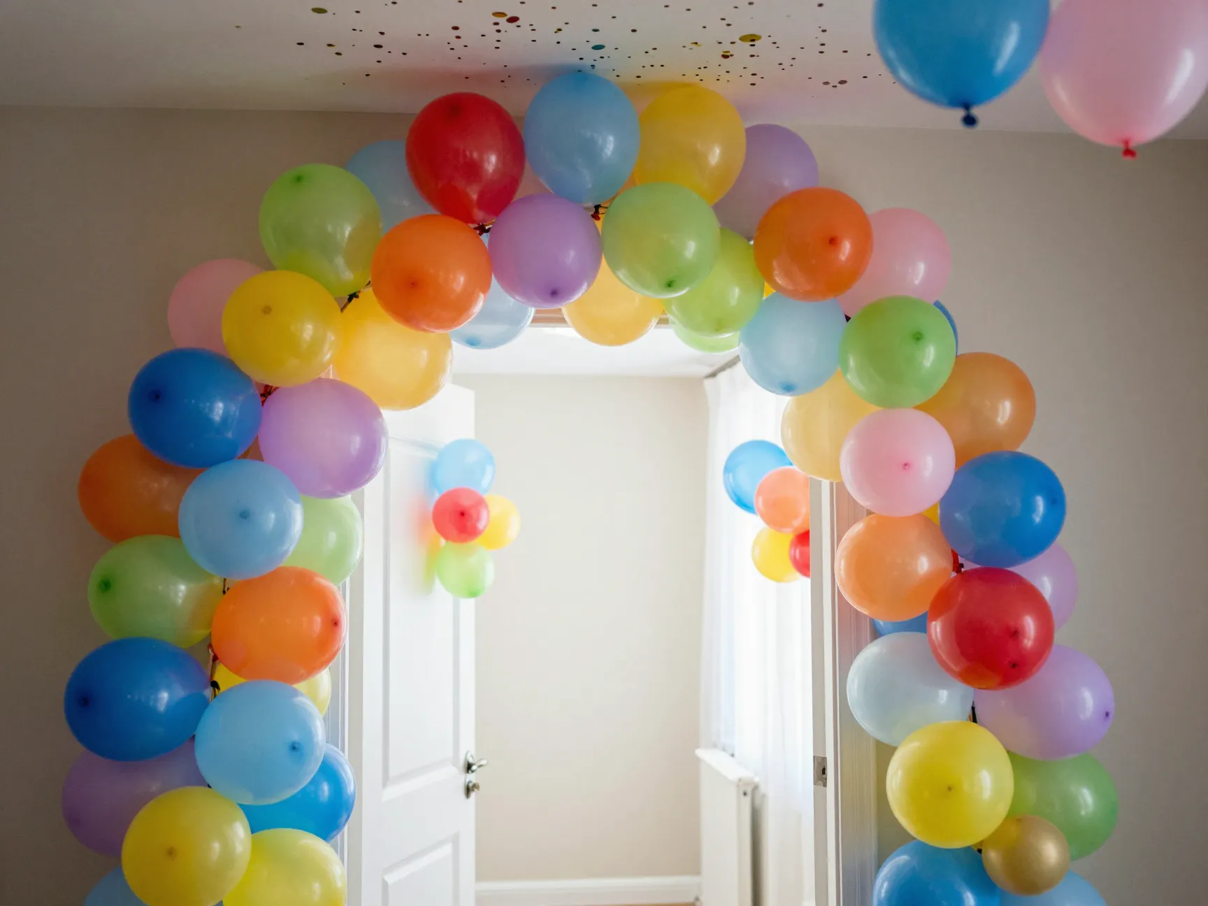 Vibrant balloon clusters and arches