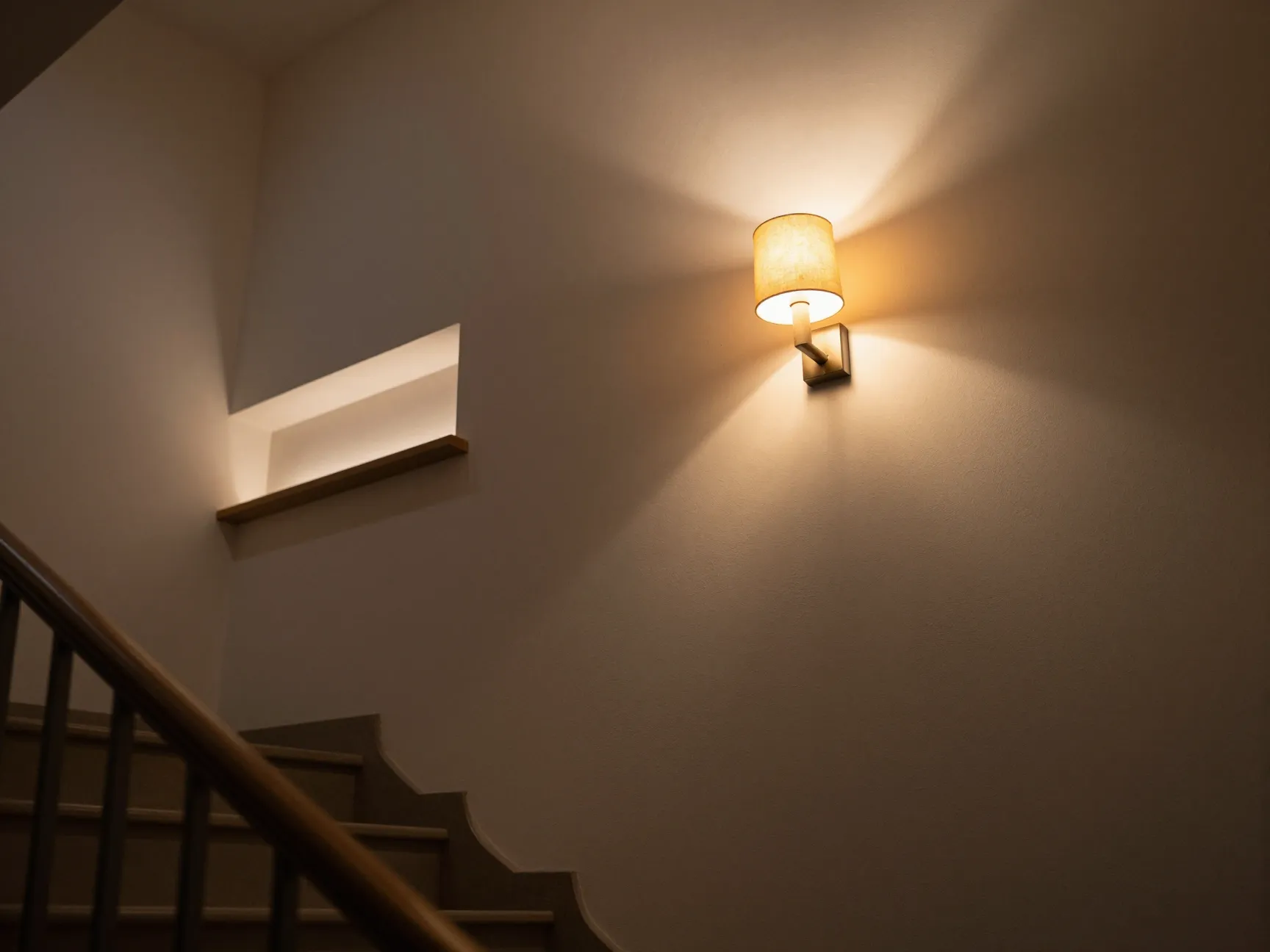 Layered lighting on the side wall