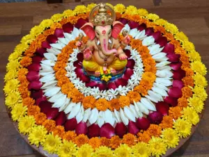 Read more about the article 8 Elegant Flower Decoration Ideas For Ganpati At Home
