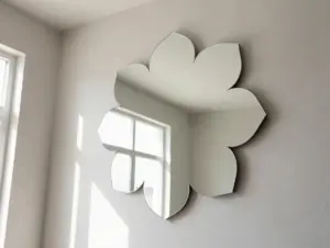 Read more about the article 8 Reflective Mirror Flower Decor Pieces For A Glamorous Touch